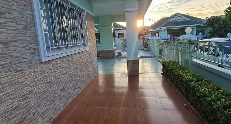 Casa en alquiler de 3 habitaciones en Bang Lamung, Chonburi