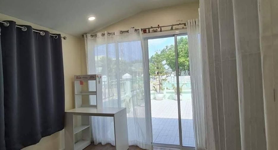 Casa en alquiler de 3 habitaciones en Bang Lamung, Chonburi