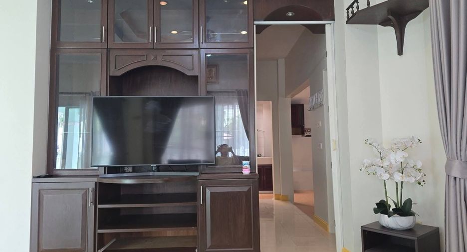 Casa en alquiler de 3 habitaciones en Bang Lamung, Chonburi