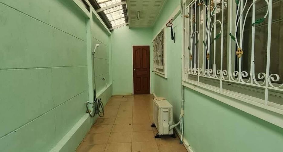 Casa en alquiler de 3 habitaciones en Bang Lamung, Chonburi