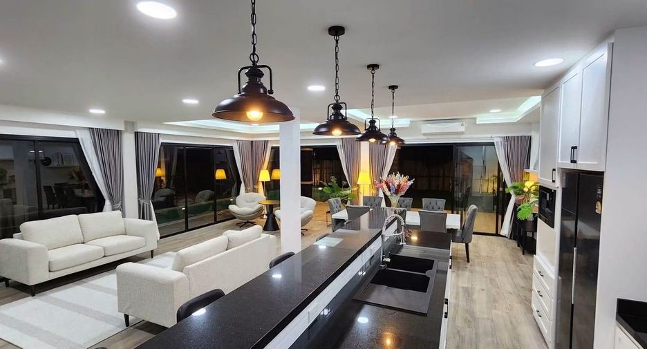 For sale 5 bedrooms villa in Bang Lamung, Chonburi