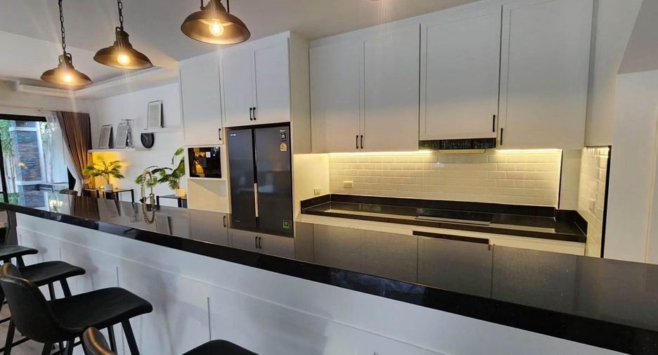 For sale 5 bedrooms villa in Bang Lamung, Chonburi