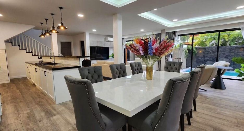 For sale 5 bedrooms villa in Bang Lamung, Chonburi