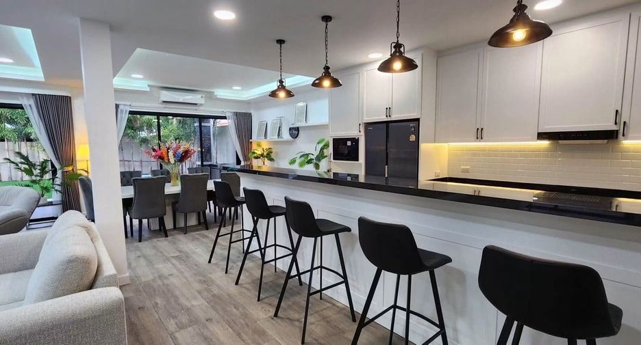 For sale 5 bedrooms villa in Bang Lamung, Chonburi