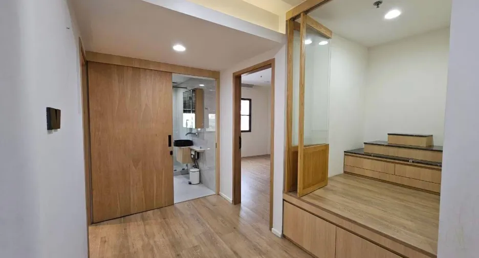 ขาย และ ให้เช่า 4 ห้องนอน คอนโด ใน สาทร, กรุงเทพฯ