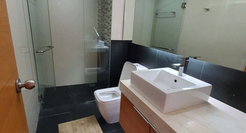 For sale 1 bed condo in Khlong Toei, Bangkok