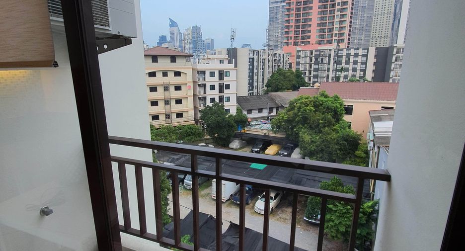 For sale 1 bed condo in Khlong Toei, Bangkok