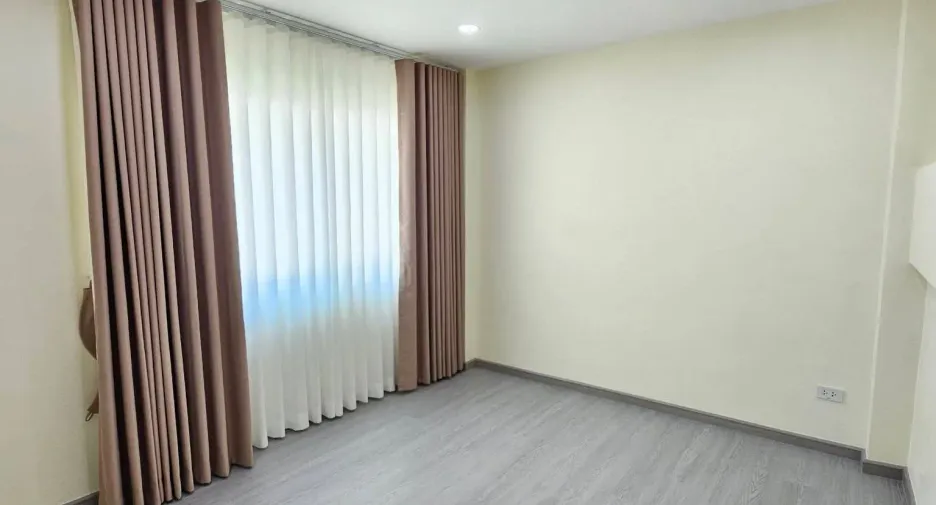 出售 4 卧室 联排别墅 在 Lat Phrao, 曼谷