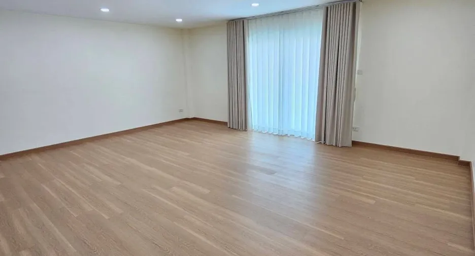 出售 4 卧室 联排别墅 在 Lat Phrao, 曼谷