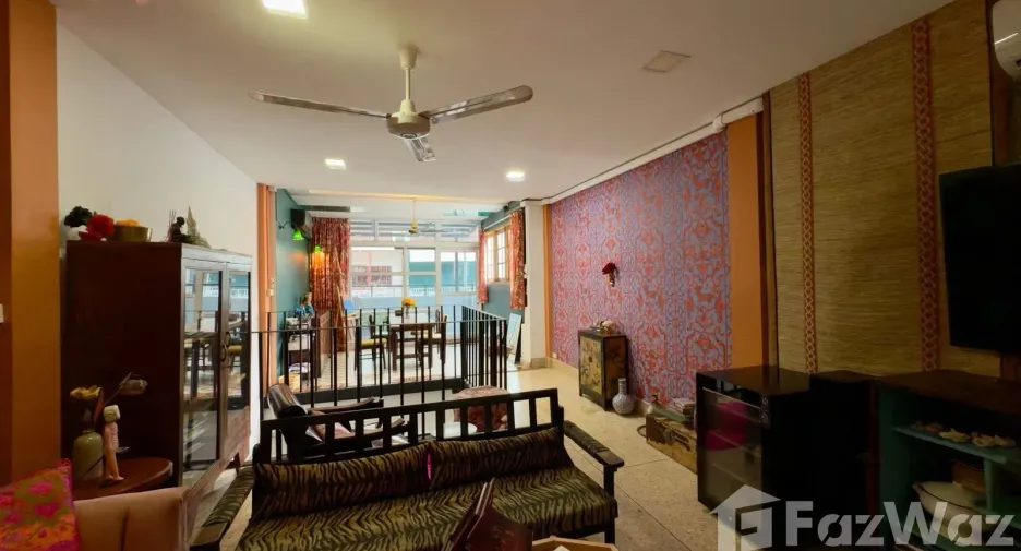 For sale 3 ベッドルーム townhouse in Sathon, Bangkok