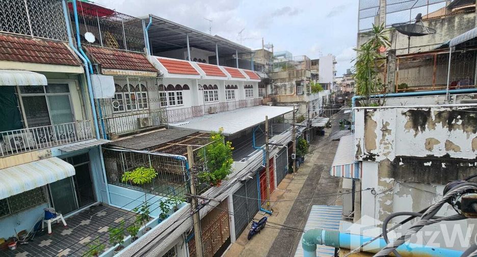 For sale 3 ベッドルーム townhouse in Sathon, Bangkok