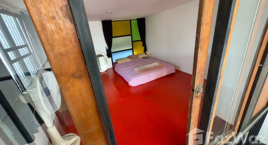 For sale 3 ベッドルーム townhouse in Sathon, Bangkok