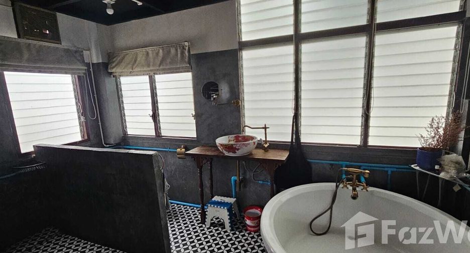 For sale 3 ベッドルーム townhouse in Sathon, Bangkok