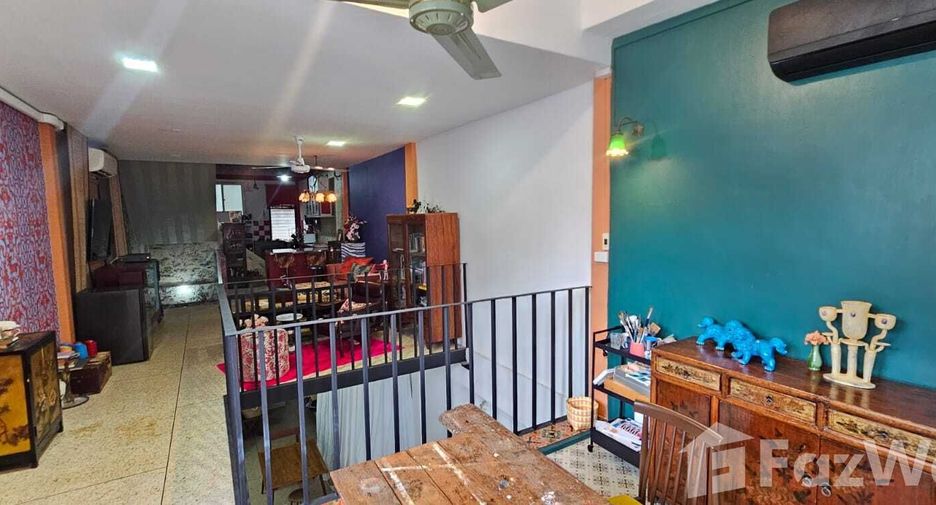 For sale 3 ベッドルーム townhouse in Sathon, Bangkok