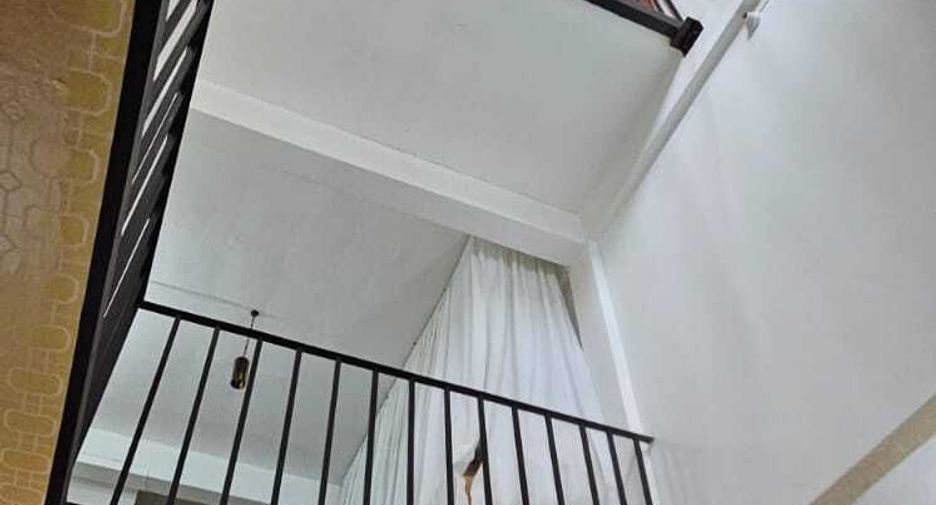 For sale 3 ベッドルーム townhouse in Sathon, Bangkok