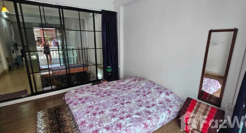 For sale 3 ベッドルーム townhouse in Sathon, Bangkok