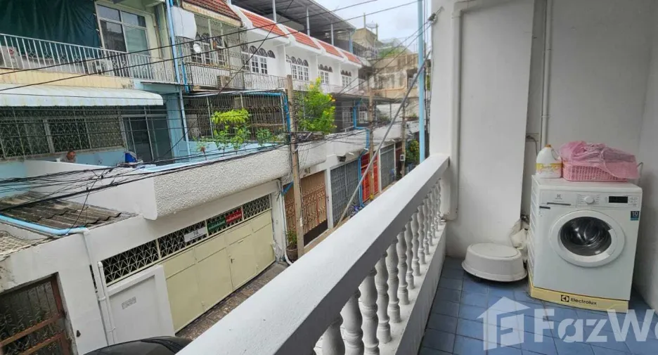 For sale 3 ベッドルーム townhouse in Sathon, Bangkok