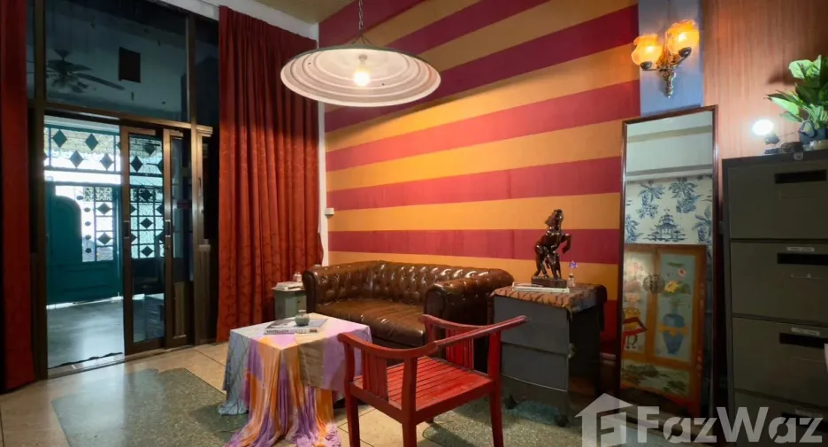 For sale 3 ベッドルーム townhouse in Sathon, Bangkok