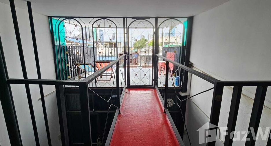 For sale 3 ベッドルーム townhouse in Sathon, Bangkok