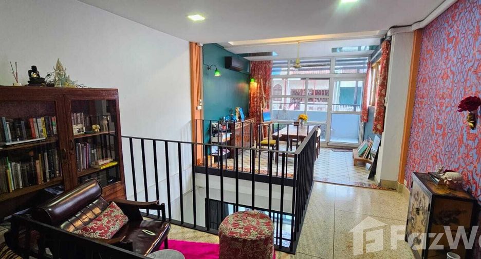 For sale 3 ベッドルーム townhouse in Sathon, Bangkok