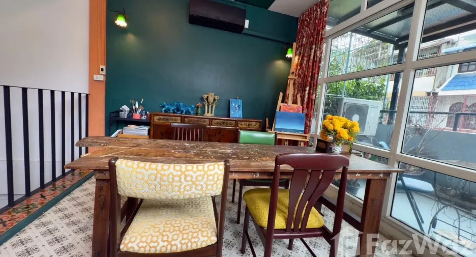 For sale 3 ベッドルーム townhouse in Sathon, Bangkok