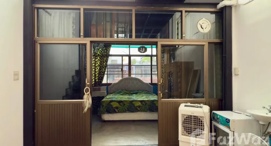 For sale 3 ベッドルーム townhouse in Sathon, Bangkok