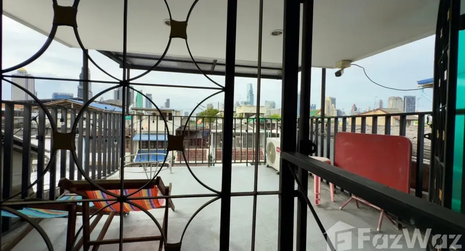 For sale 3 ベッドルーム townhouse in Sathon, Bangkok