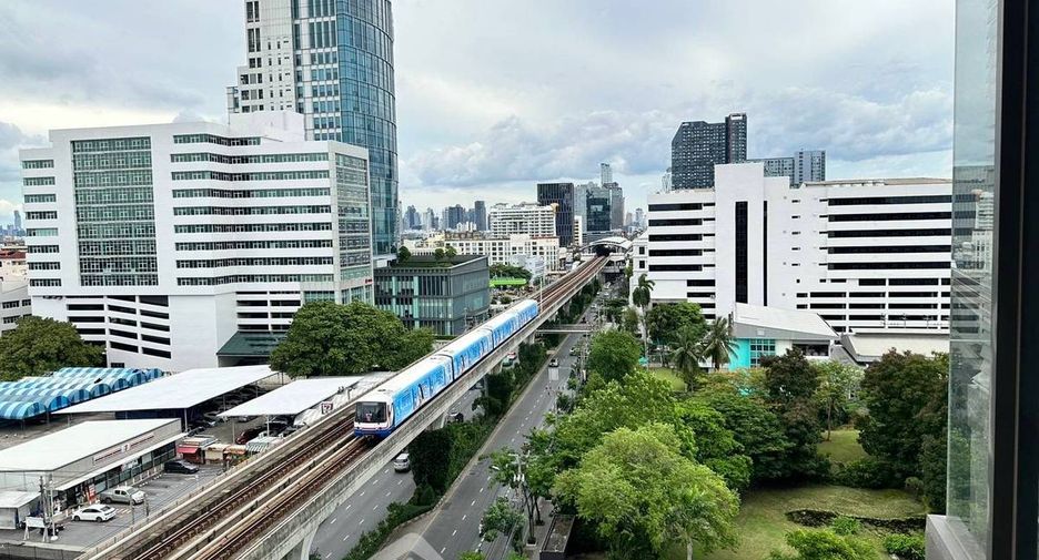 For sale 1 bed condo in Phra Khanong, Bangkok