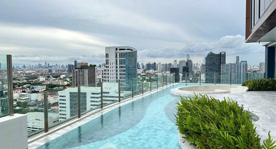 For sale 1 bed condo in Phra Khanong, Bangkok