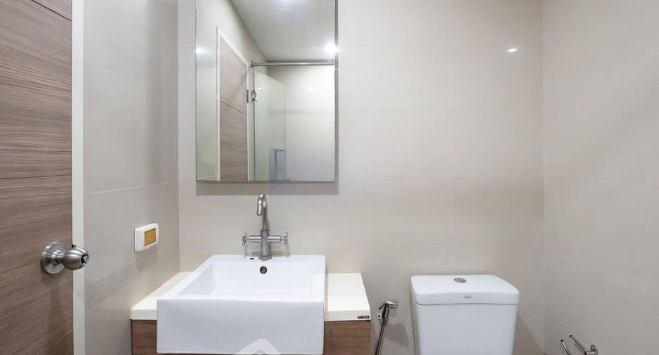 For rent and for sale 1 bed condo in Khlong San, Bangkok