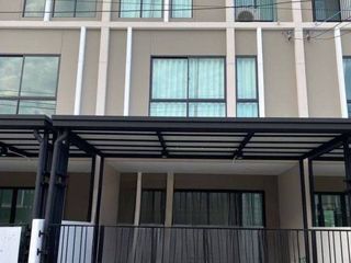 出租 和 出售 3 卧室 联排别墅 在 Saphan Sung, 曼谷