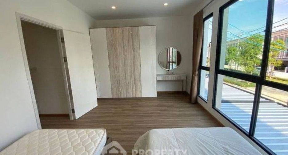 Reihenhaus zur Miete und zum Kauf mit 3 Zimmer in Saphan Sung, Bangkok