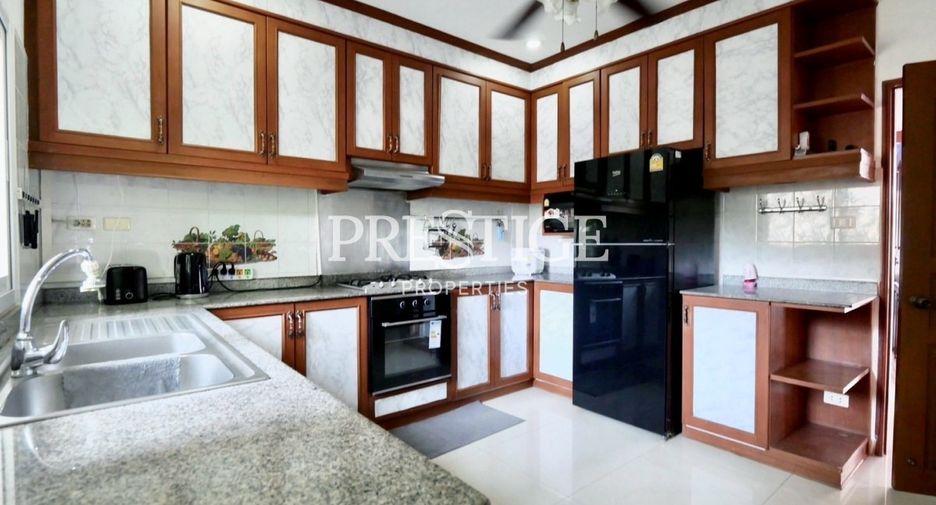 Haus zur Miete mit 4 Zimmer in Bang Lamung, Chonburi