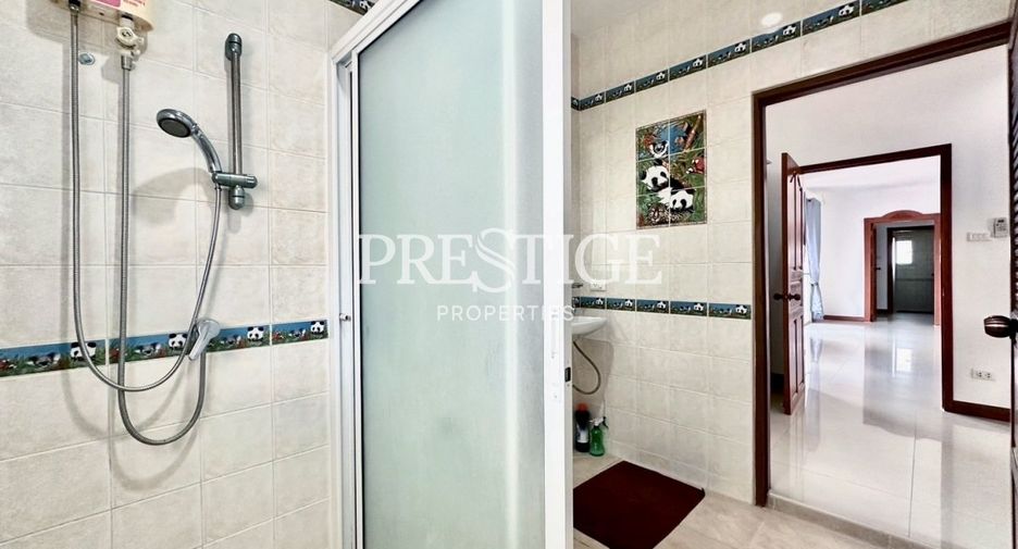 Haus zur Miete mit 4 Zimmer in Bang Lamung, Chonburi