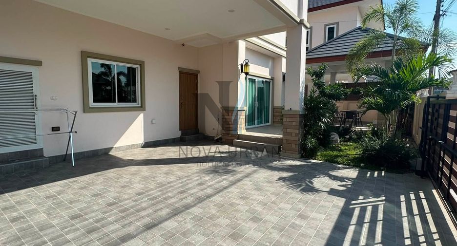 Villa en alquiler de 4 habitaciones en Huay Yai, Pattaya