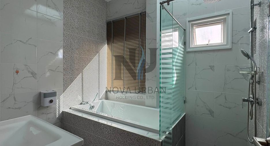 Villa en alquiler de 4 habitaciones en Huay Yai, Pattaya