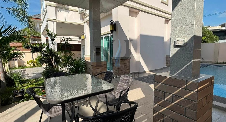 Villa en alquiler de 4 habitaciones en Huay Yai, Pattaya