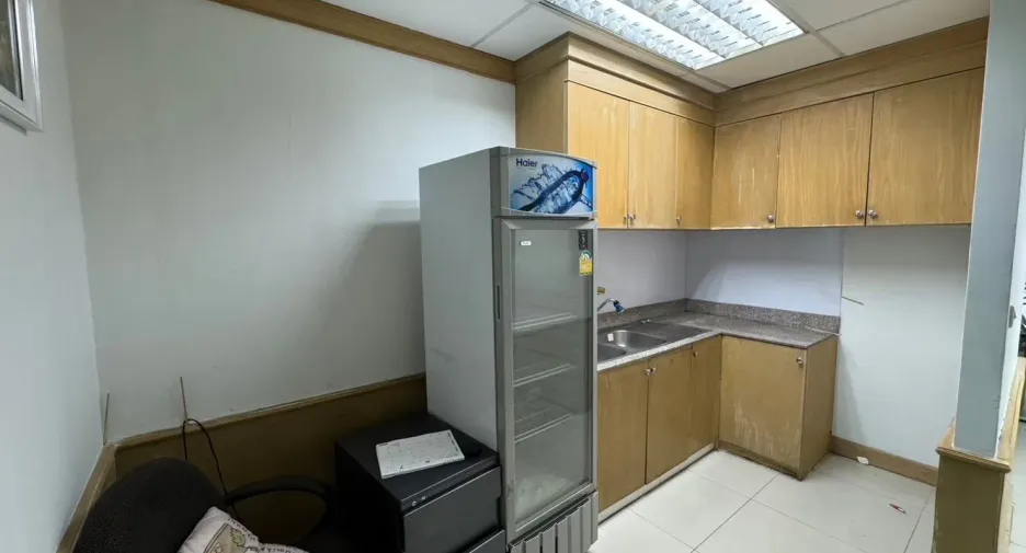 For rent office in Huai Khwang, Bangkok