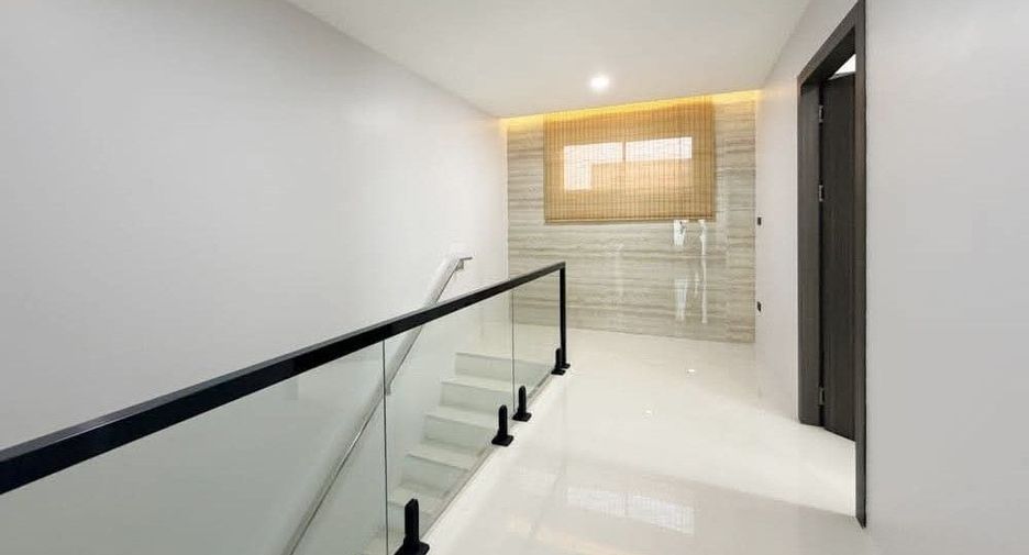 For rent 3 bedrooms villa in Bang Lamung, Chonburi