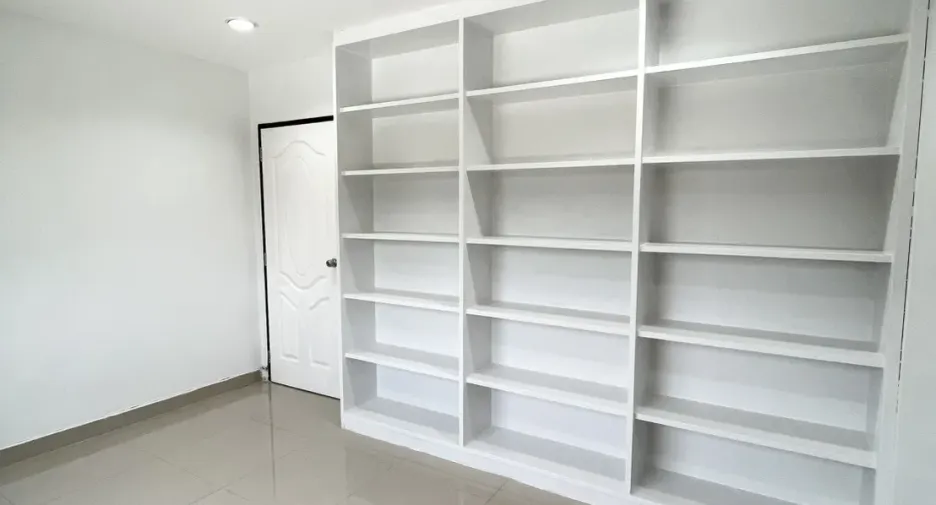 For rent 4 ベッドルーム townhouse in Bang Khen, Bangkok