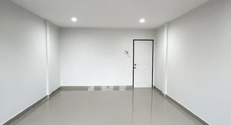 For rent 4 ベッドルーム townhouse in Bang Khen, Bangkok