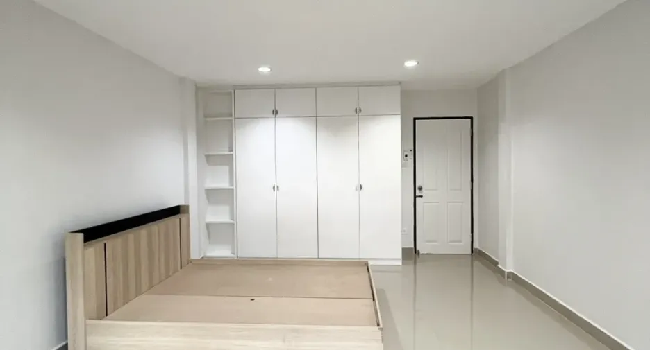 For rent 4 ベッドルーム townhouse in Bang Khen, Bangkok