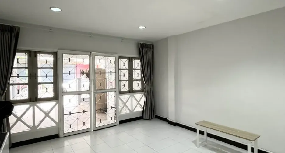 For rent 4 ベッドルーム townhouse in Bang Khen, Bangkok