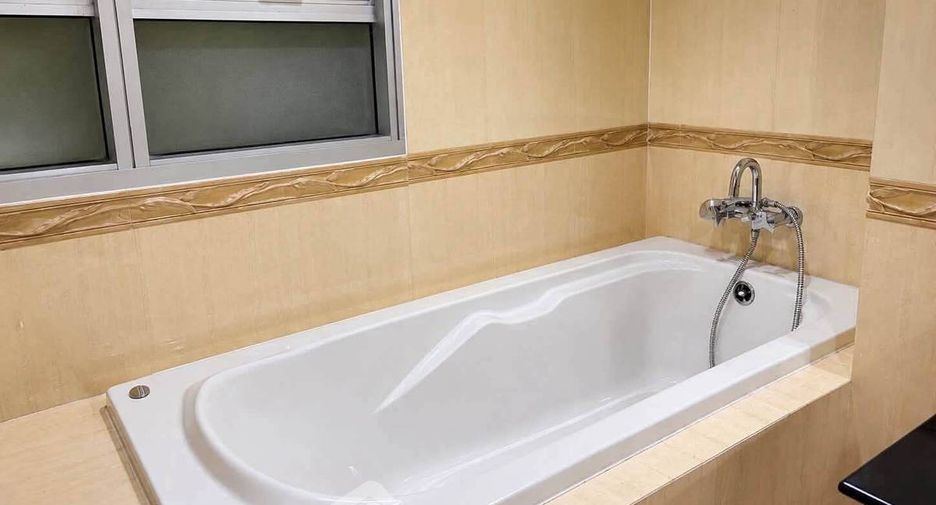 For rent 2 bedrooms condo in Ratchathewi, Bangkok