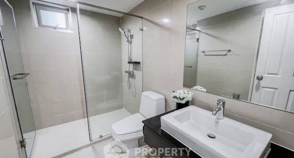 For rent 2 bedrooms condo in Huai Khwang, Bangkok