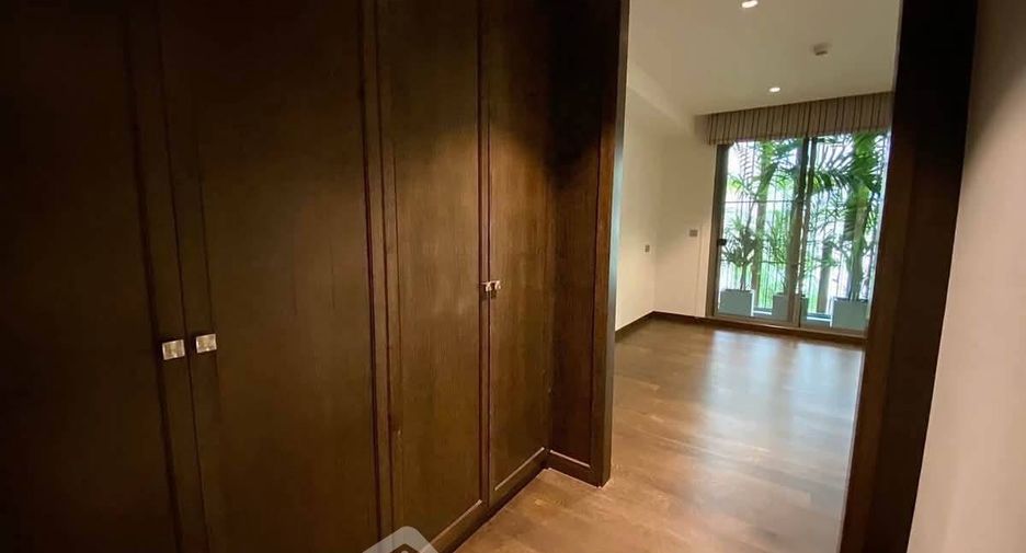 Condo en alquiler de 3 habitaciones en Yan Nawa, Bangkok