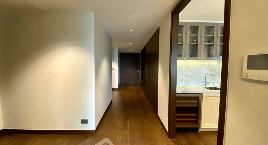 Condo en alquiler de 3 habitaciones en Yan Nawa, Bangkok