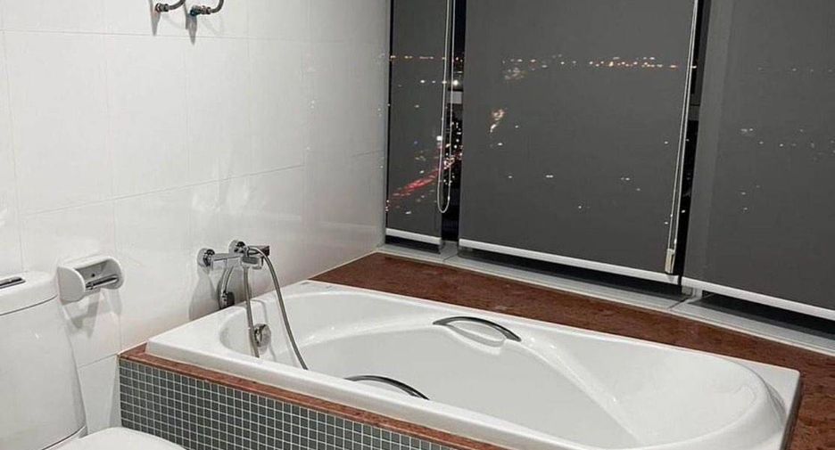 For rent 2 bedrooms condo in Bang Kapi, Bangkok