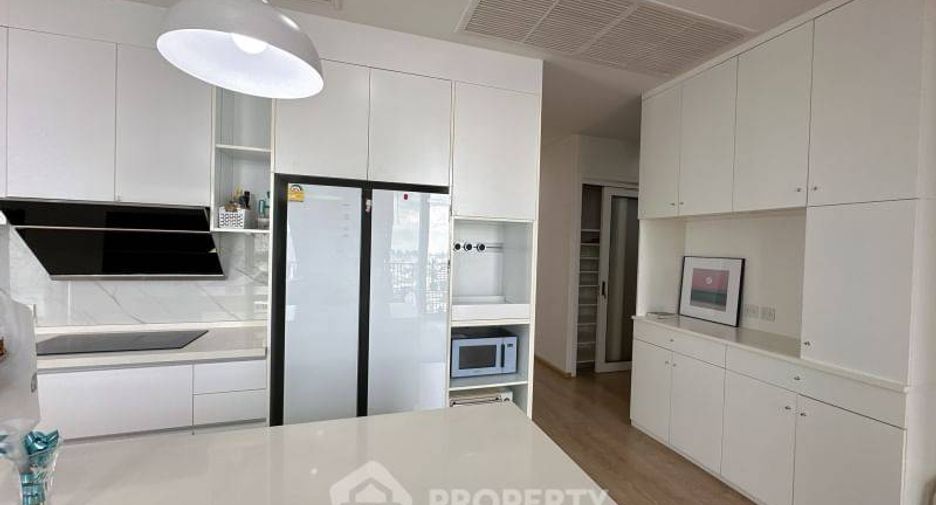 For rent 3 bedrooms condo in Watthana, Bangkok