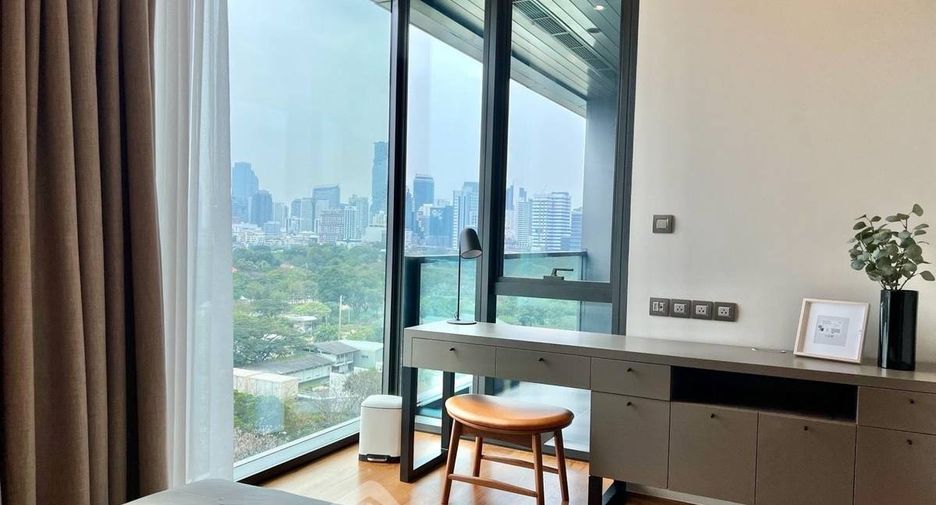 For rent 2 bedrooms condo in Pathum Wan, Bangkok